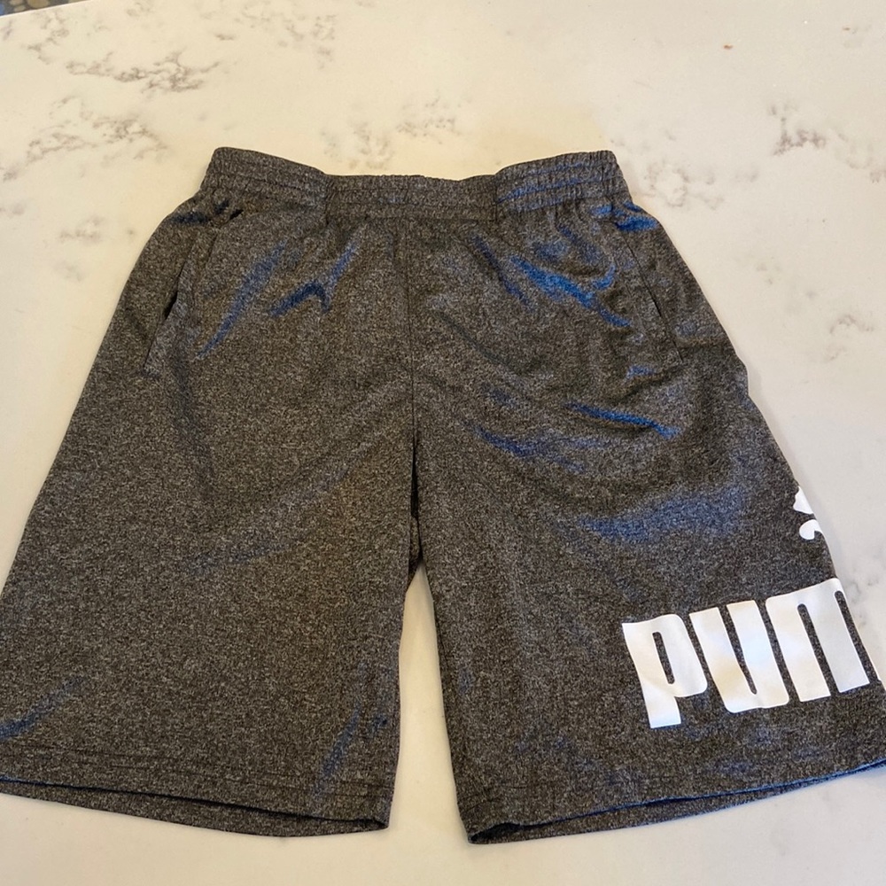 Like new Puma shorts with pockets